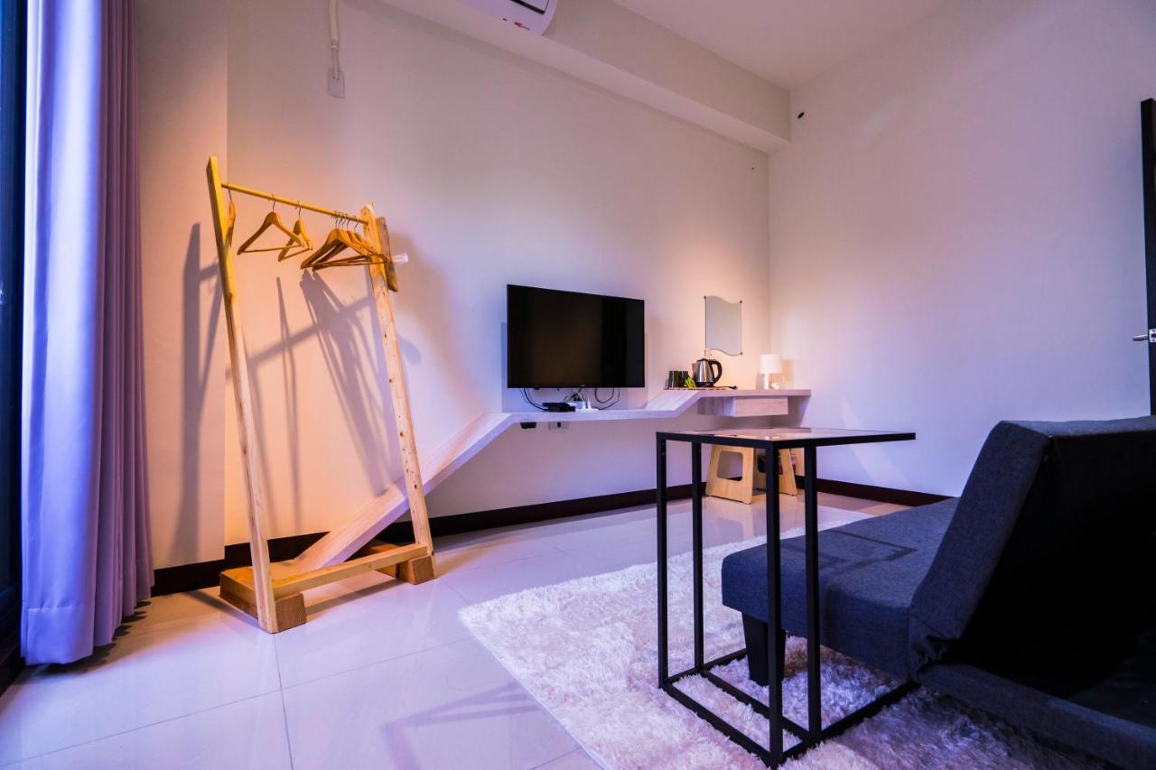 黑琵軼棧湖濱旅宿 K&B Happy Hostel Тайнань Экстерьер фото