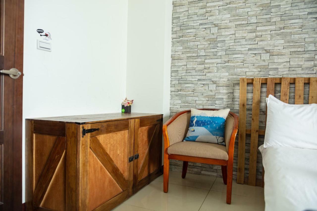 黑琵軼棧湖濱旅宿 K&B Happy Hostel Тайнань Экстерьер фото