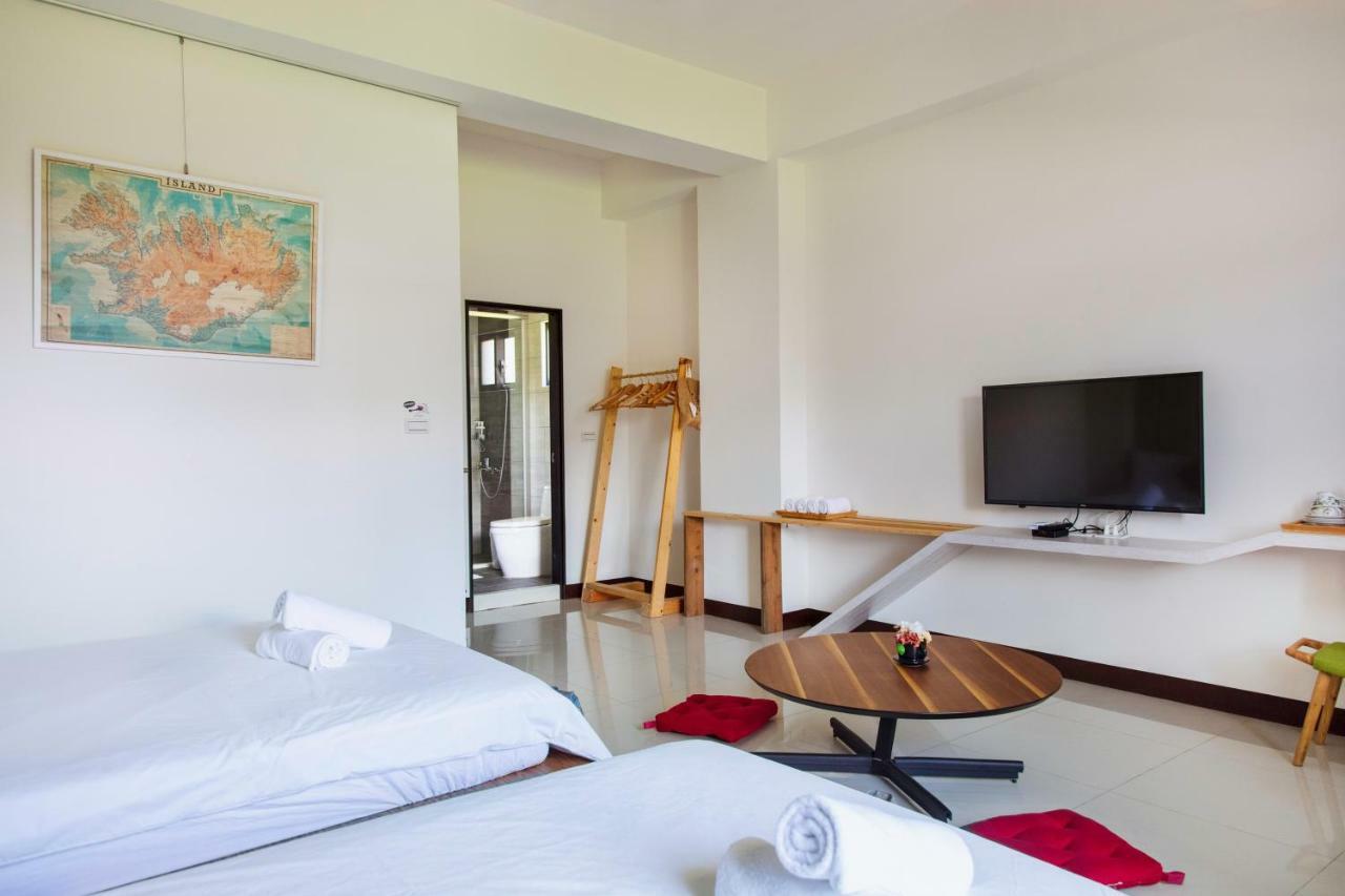 黑琵軼棧湖濱旅宿 K&B Happy Hostel Тайнань Экстерьер фото